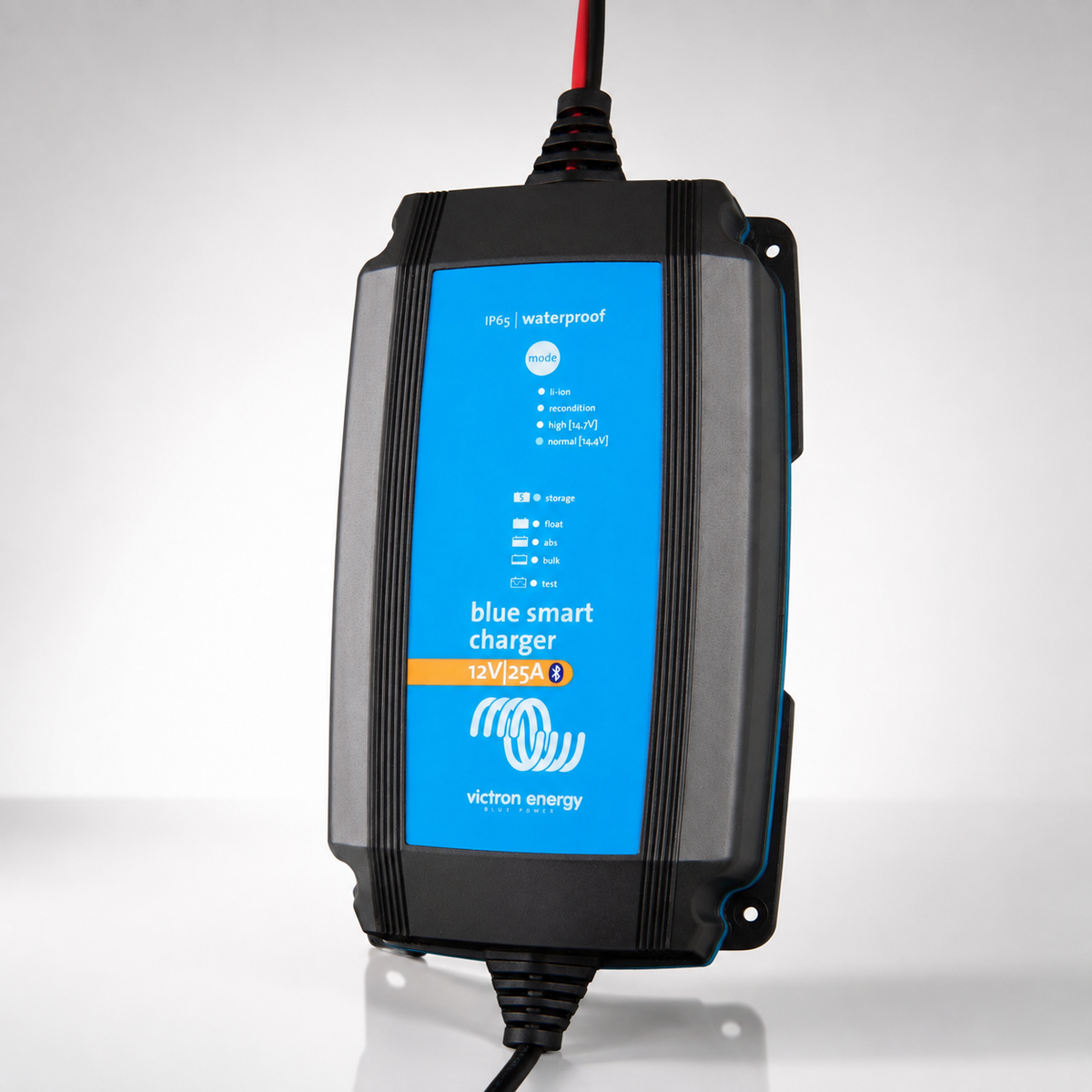 Victron Blue Smart IP65 Charger 12/25(1) 230V CEE 7/16